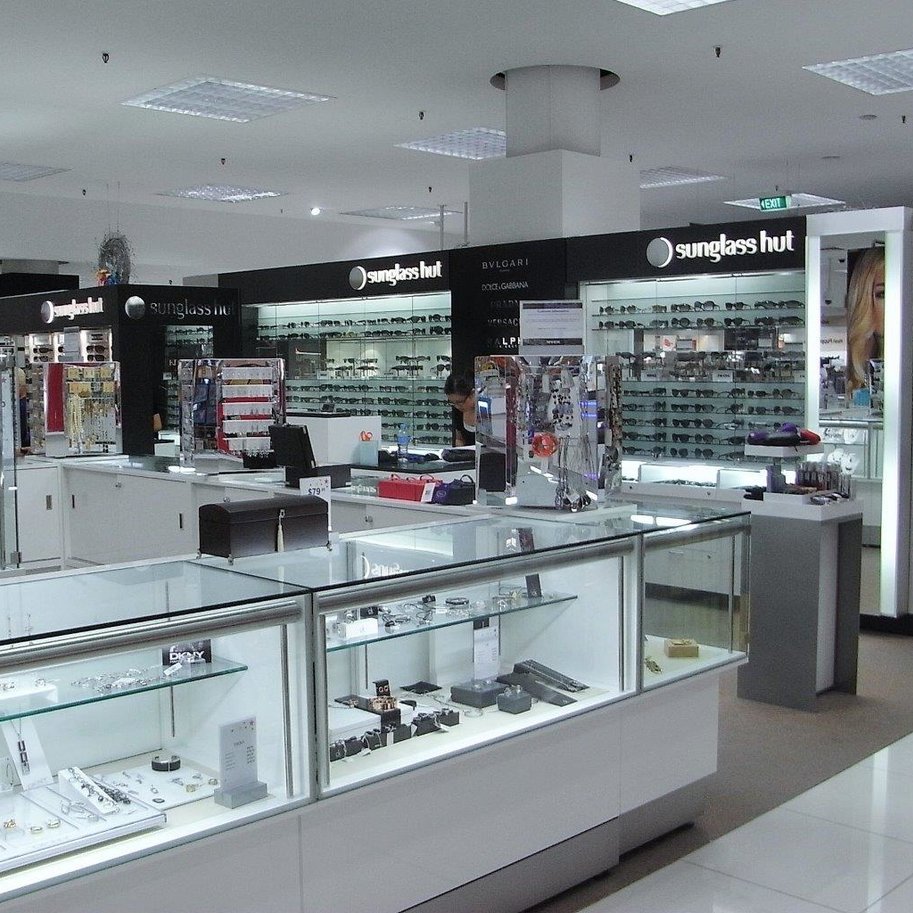 SUNGLASS HUT